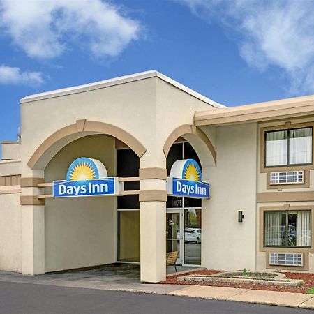 Days Inn By Wyndham Bloomington West Buitenkant foto