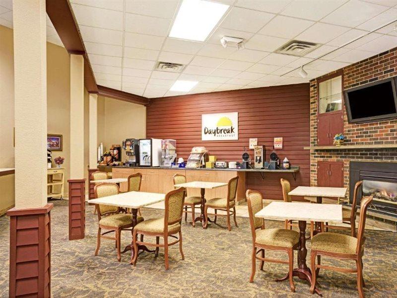 Days Inn By Wyndham Bloomington West Buitenkant foto