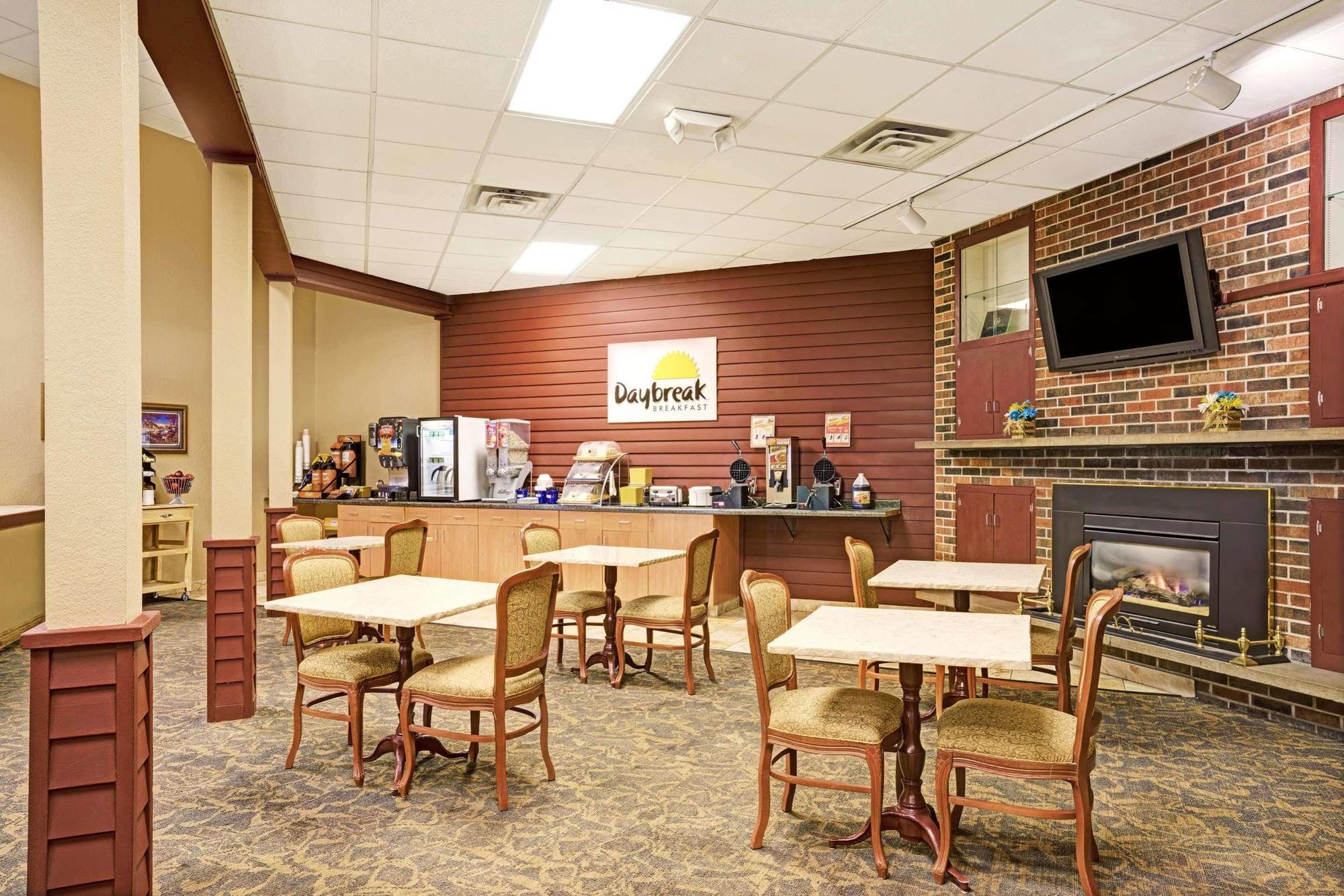 Days Inn By Wyndham Bloomington West Buitenkant foto