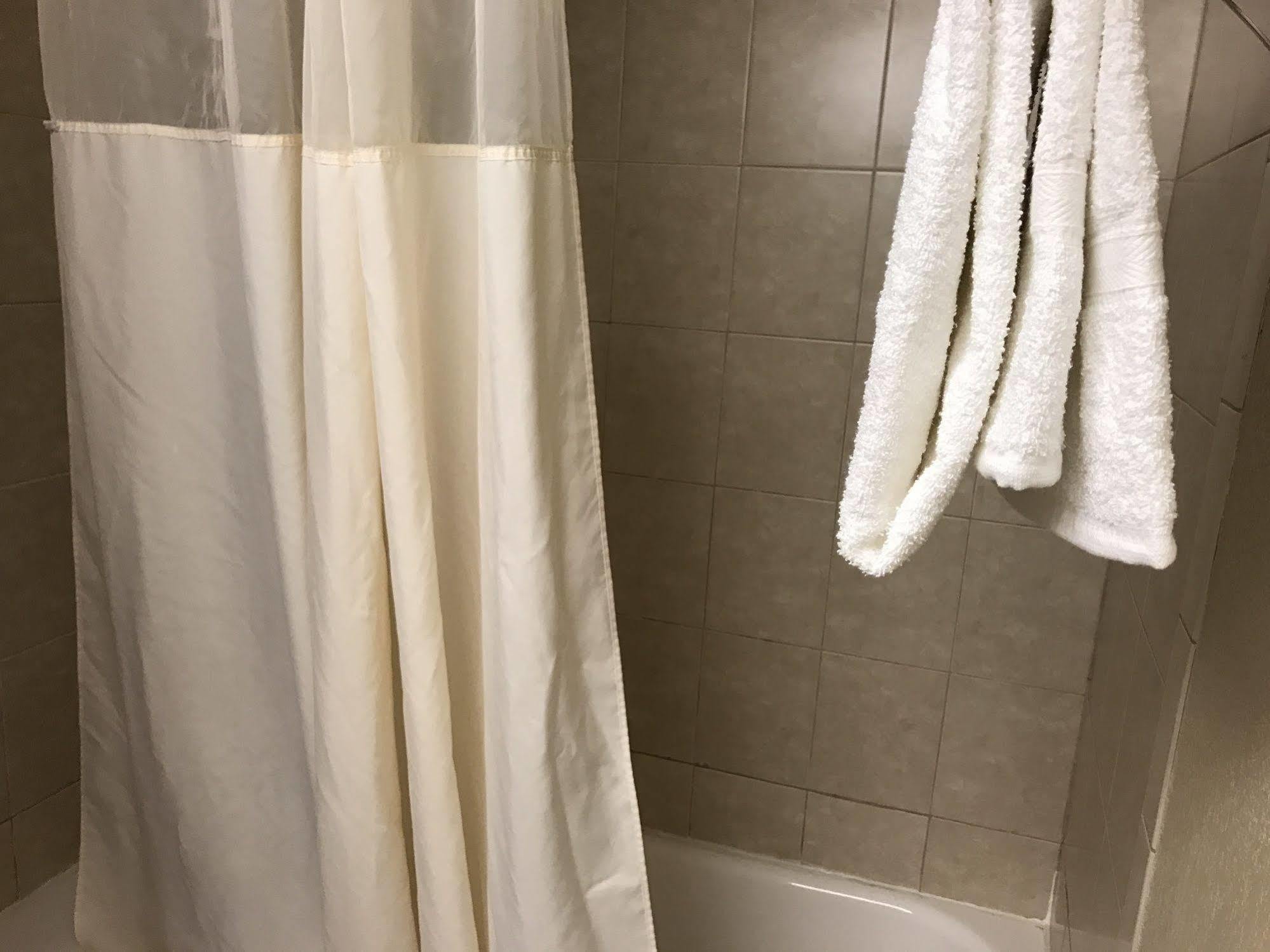 Days Inn By Wyndham Bloomington West Buitenkant foto